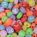Miçanga Círculo 6mm - Colorida Candy / Letra Branca - 24gr